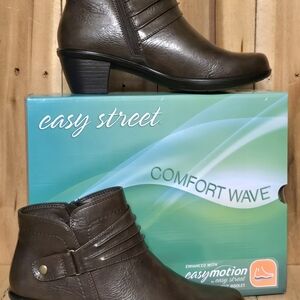 EASY STREET Womens 9 M Brown Zip Fashion Heel Ankle Bootie Boot Vegan Damita NIB